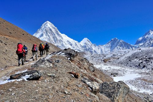 Mount,Pumori.,Tourists,are,heading,Kalapatthar,to,see,Mount,Everest.