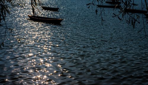 fewa,lake,boats,reflection,sunlight