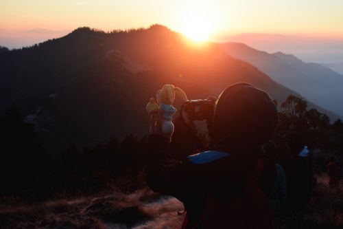 girl,capturing,mahestic,view,mountains,cell-phone,poonhill,point