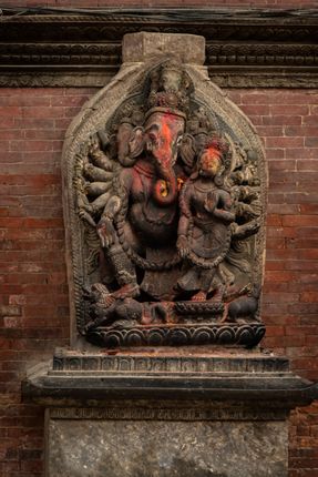 statue,goddess,ganesh,son,shiva,parvati,patan,durbar,square,nepal