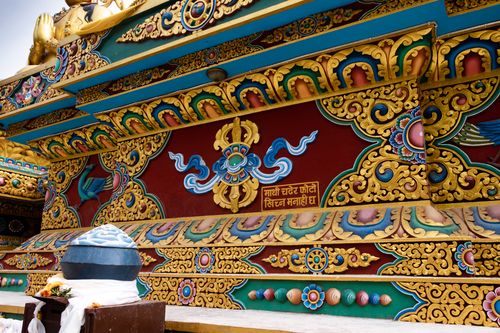 art,goldern,statue,buddha,park,swayambhunath,kathmandu,nepal