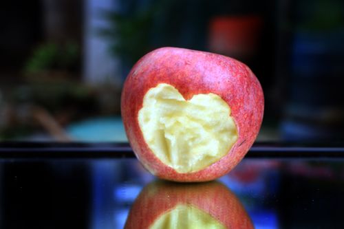 creative,#apple,fruit#,heart,shape#,sms,photography