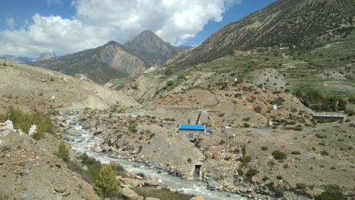 marshyangdi,river,flowing,amid,annapurna,conservation,area,manang