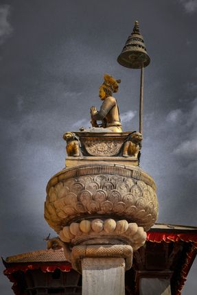 statue,malla,king,bhaktapur,nepalthis,built,lichavi,era